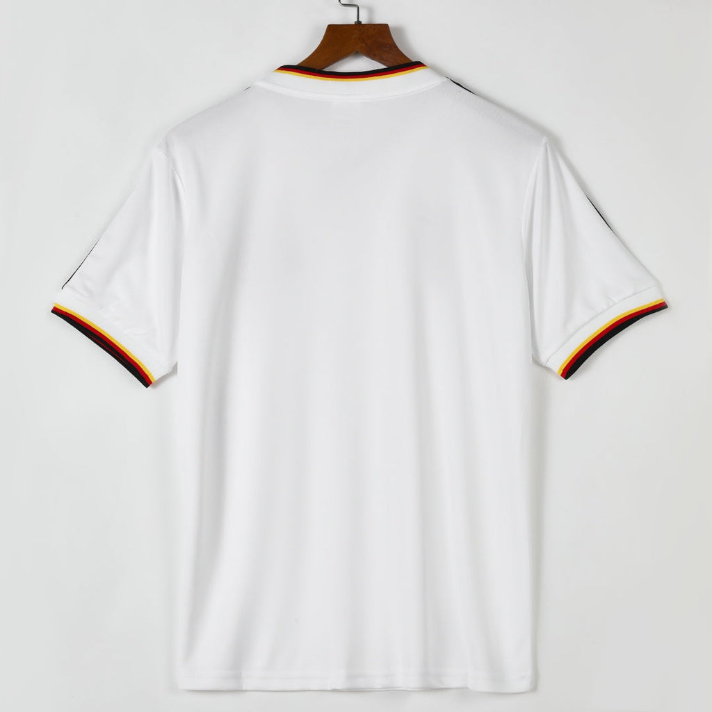 Maillot domicile rétro 1986 Allemagne, marque Le 12 -ème Maillot, vue de face avec détails du design.