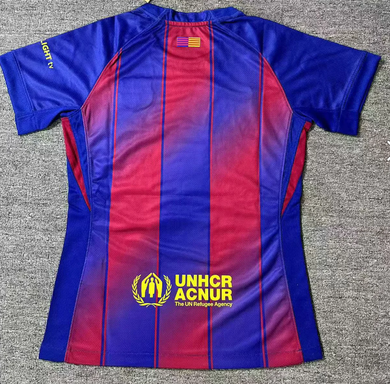 Maillot domicile femme FC Barcelone 2024/2025 Le 12 -ème Maillot, maillot de football bleu et grenat avec logo et détails officiels