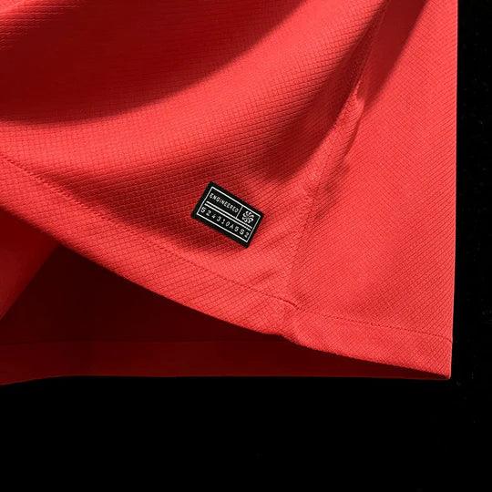 Maillot de football Liverpool 2023-2024 à manches longues, marque Le 12 -ème Maillot, vue de face avec logo et design rouge.