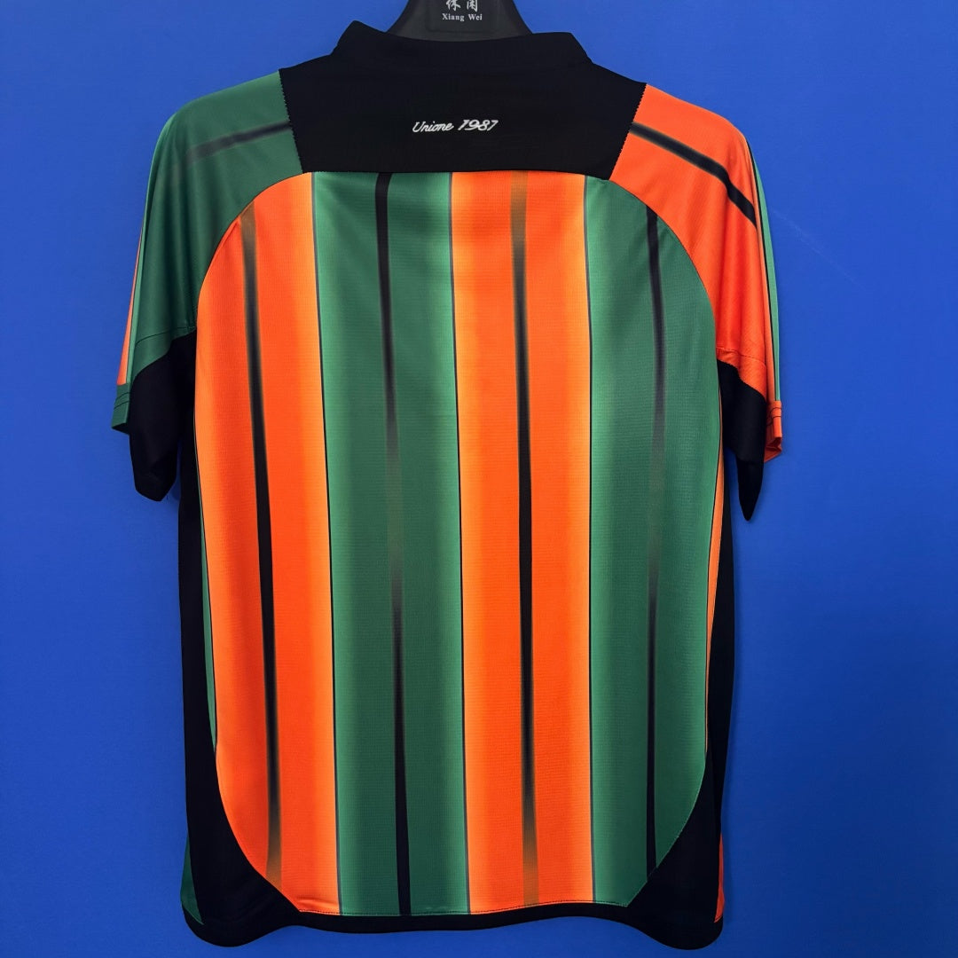 Maillot de sport pour enfants Le 12 -ème VeniseThird, taille 25/26, avec motifs colorés et logo de la marque.