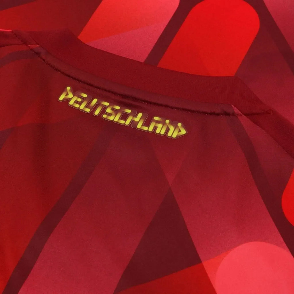Maillot extérieur de l'Allemagne pour l'Euro 2025, fabriqué par Le 12 -ème Maillot, vue du devant avec logo et design.