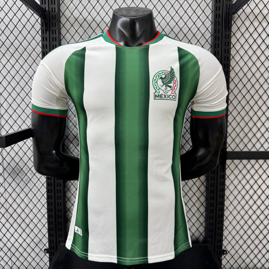 Maillot Mexique 25/26 spécial joueur Le 12, maillot de football avec logo et design du maillot officiel.