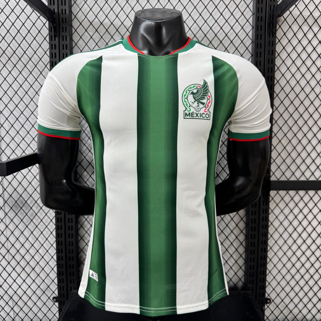 Maillot Mexique 25/26 spécial joueur Le 12, maillot de football avec logo et design du maillot officiel.
