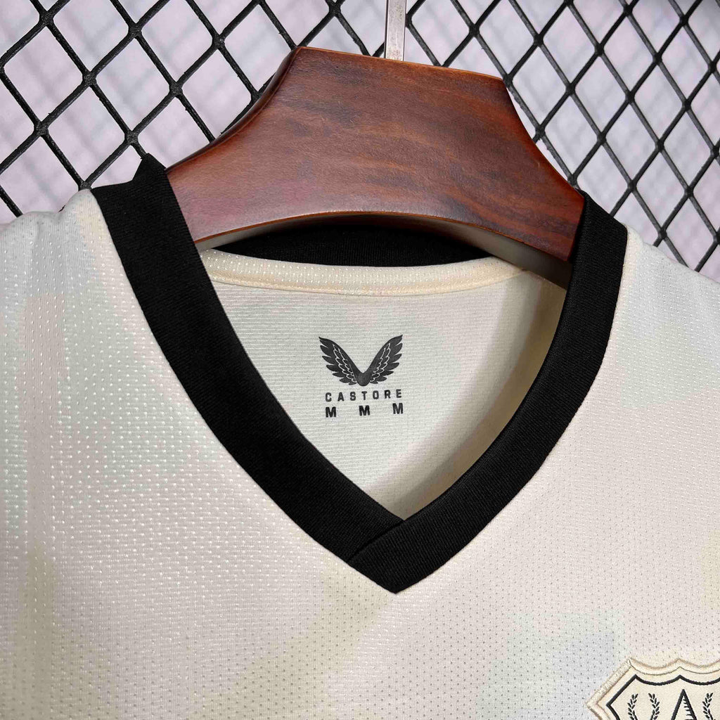 Maillot extérieur Everton 2024-25 de Le 12 -ème Maillot, vue frontale avec logo et design de l'équipe.