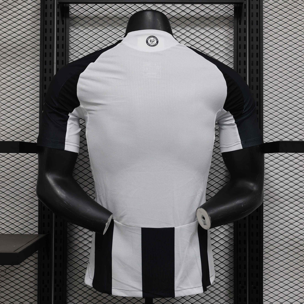 Maillot Newcastle 2024-25 Le 12 -ème Maillot, maillot de football avec logo et design officiel, vue de face.