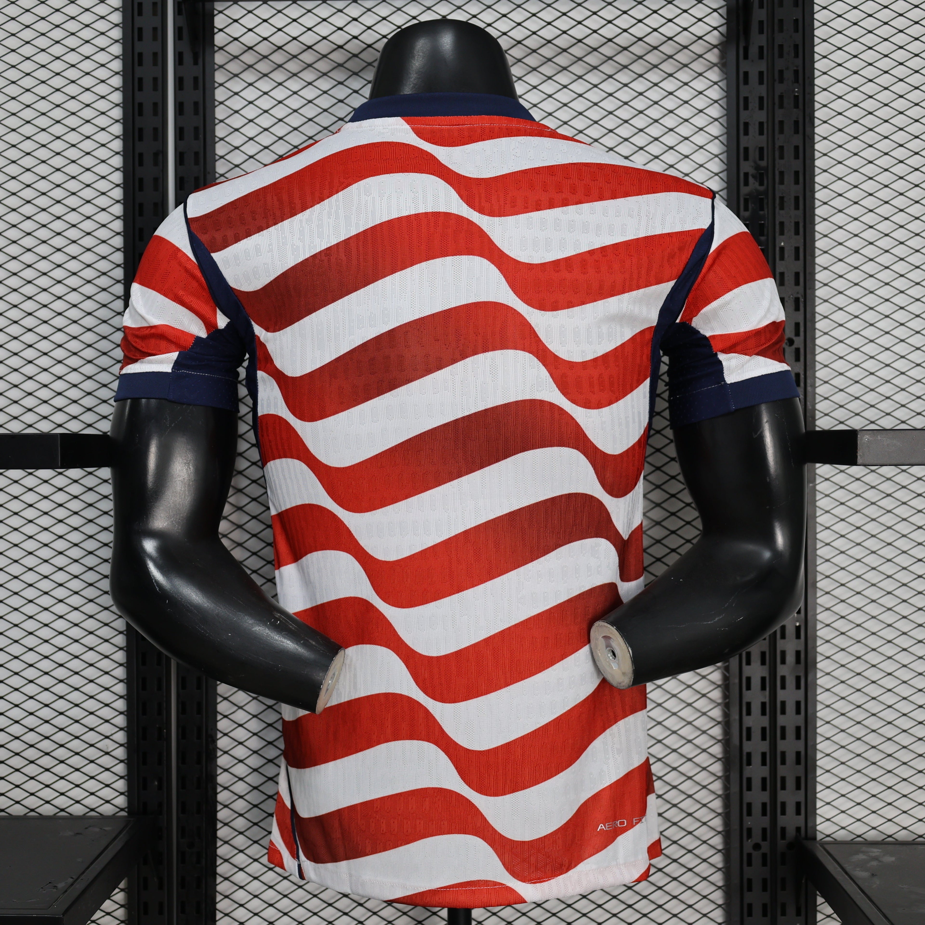 Maillot USA Coupe du Monde 2026 Le 12 -ème Maillot, devant, en tissu bleu avec logo et détails sportifs visibles