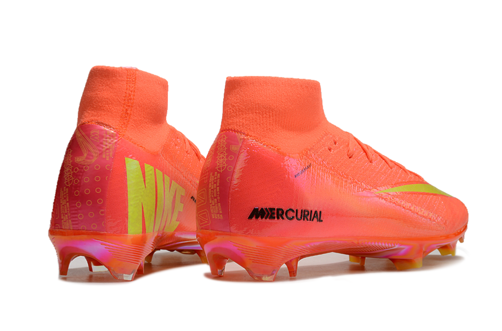 Crampons Mercurial Vapor 16 Elite XXV pour football, avec semelles en caoutchouc et design léger.