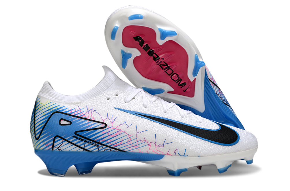 Crampons Mercurial Vapor 16 Elite XXV de Le 12 -ème Maillot, vue de face avec pointes en acier pour football.