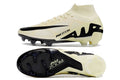 Crampons Mercurial Superfly IX Elite de Le 12 -ème Maillot, vue en gros plan avec pointes en acier pour football.