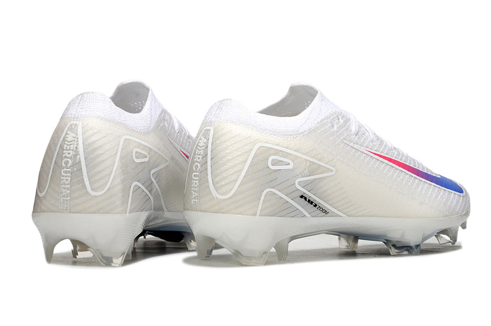 Crampons Mercurial Vapor XV Elite de Le 12 -ème Maillot, avec semelles en métal et crampons en acier pour football.