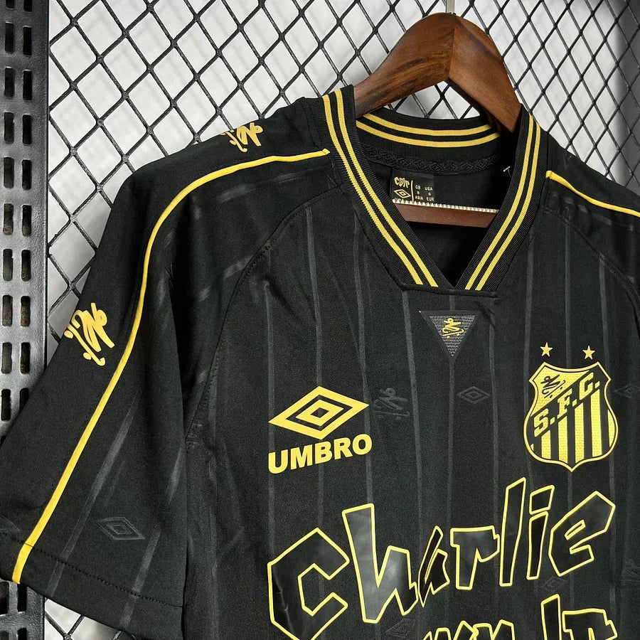 Maillot Santos 24/25 Charlie Brown Jr de Le 12 -ème Maillot, maillot de football avec logo et design du joueur sur le devant