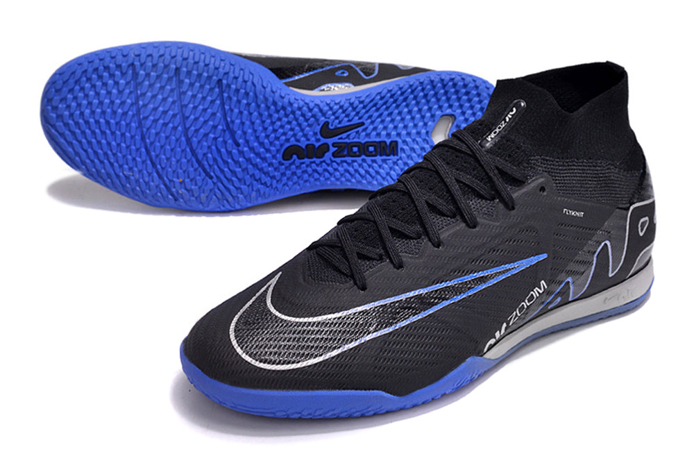 Crampons Mercurial Superfly IX Elite de Le 12 -ème Maillot, vue détaillée des pointes en acier pour football.
