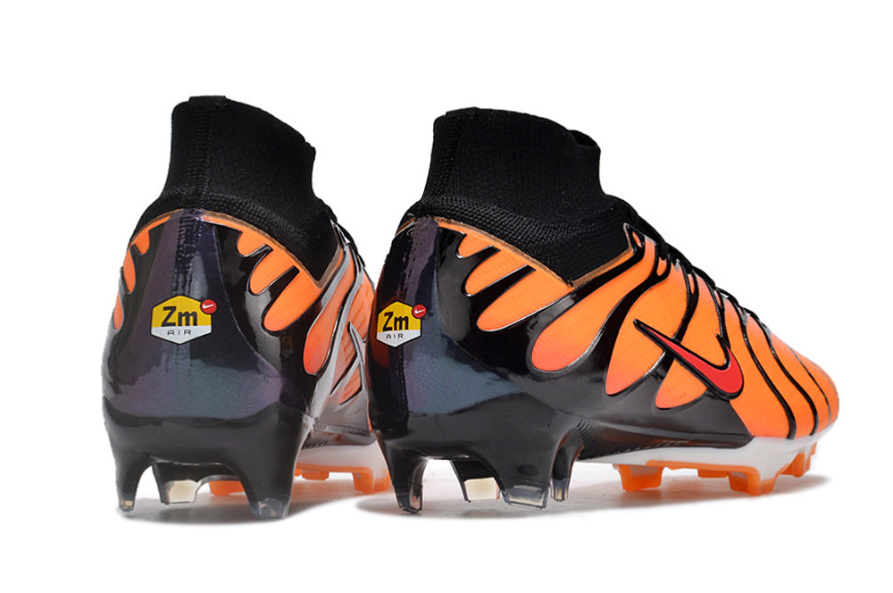 Crampons Mercurial Superfly IX Elite pour football, semelles en métal avec pointes pour meilleure traction sur le terrain.