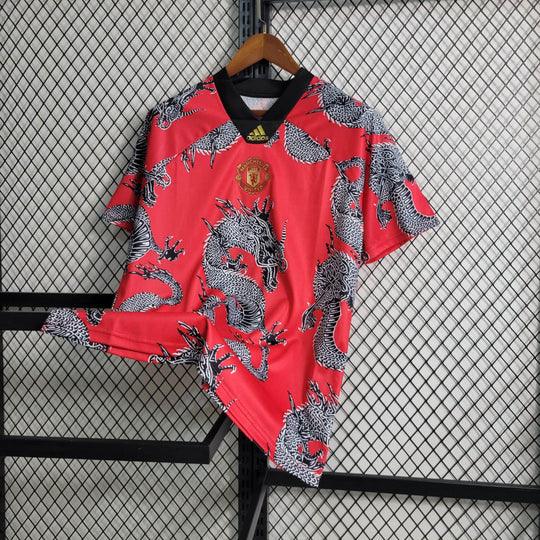 Maillot de football Manchester United rétro 2019-2020 Le 12-ème Maillot, design Japon Dragon, vue de face.
