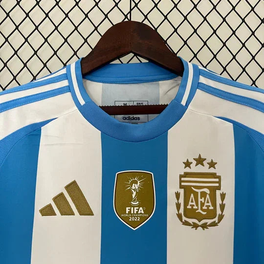 Maillot de football domicile de l'Argentine 2024-2025, marque Le 12-ème Maillot, vue de face avec détails du maillot.