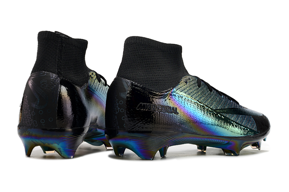 Crampons Mercurial Superfly IIX Elite de Le 12-ème Maillot, vue des crampons et de la semelle pour football.