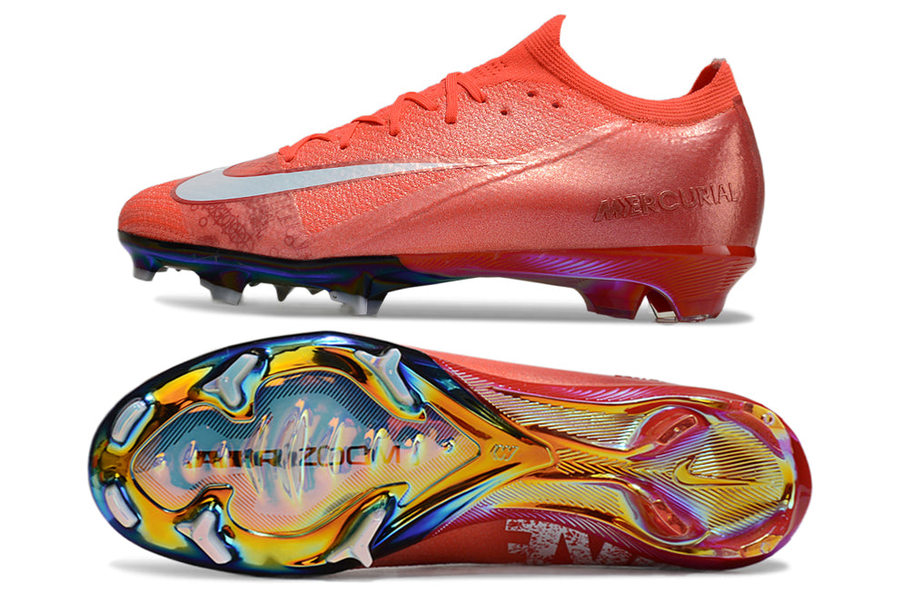 Crampons Mercurial Vapor 16 Elite XXV pour football, fixation solide et semelle en caoutchouc, couleur noire et orange.
