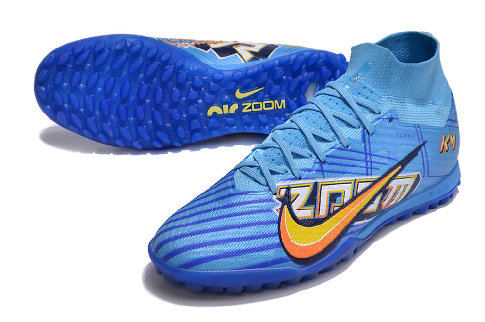 Crampons Mercurial Superfly IX Elite de Le 12 -ème Maillot, vue de face avec pointes en métal pour football.