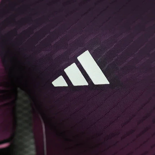 Maillot de football japonais Japan Concept 2024 violette de la marque Le 12 -ème Maillot, vue de face avec design violet.