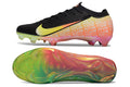 Crampons Mercurial Superfly IX Elite de Le 12 -ème Maillot, vue en gros plan montrant la semelle et les pointes métalliques.