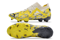 Crampons Future Ultimate FG de Le 12 -ème Maillot, fixation robuste pour chaussures de football, vue en gros plan.