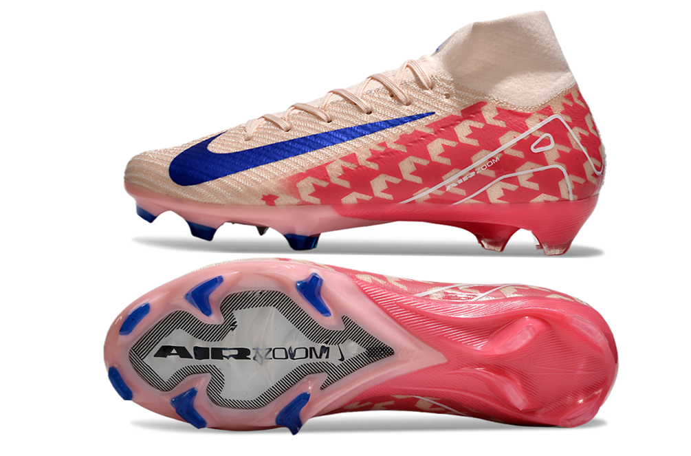 Crampons Mercurial Superfly IIX Elite de Le 12 -ème Maillot, vue des crampons en acier avec pointes métalliques pour football.