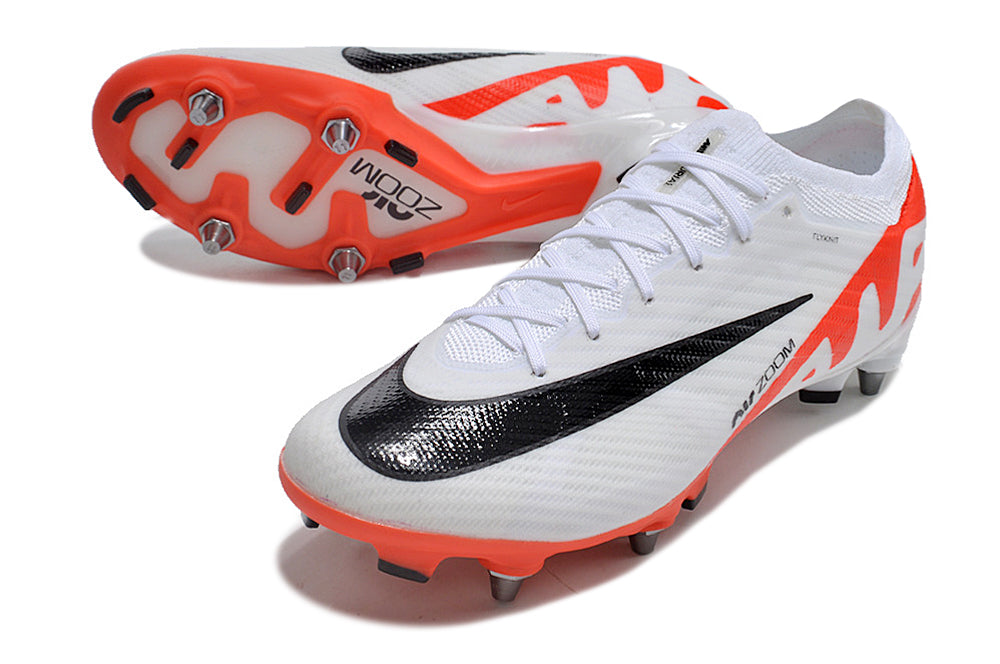 Crampons Mercurial Vapor XV Elite de Le 12 -ème Maillot, vue détaillée montrant la semelle et le design léger pour le football.
