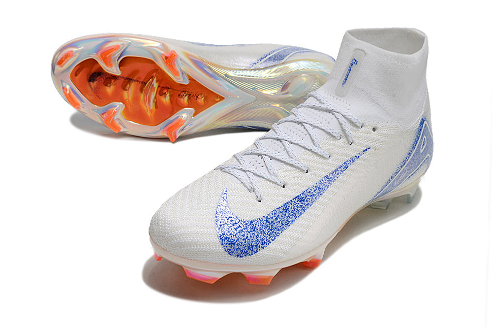 Crampons Mercurial Superfly IX Elite de Le 12-ème Maillot, vue des crampons avec pointes pour football.