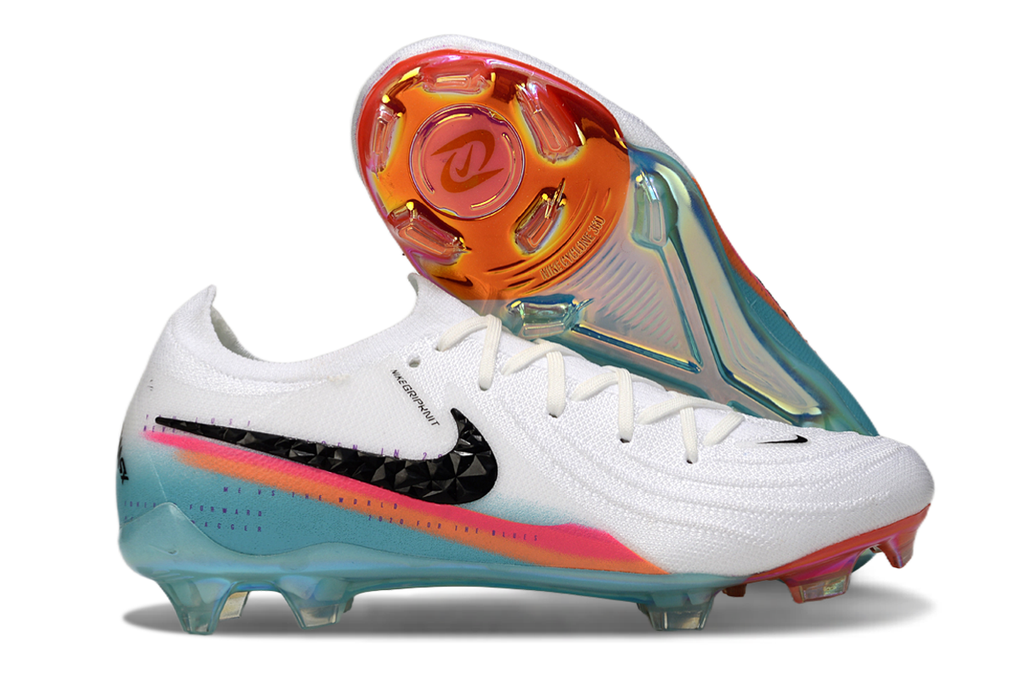 Crampons Le 12 -ème Maillot Phantom Luna Elite FG pour escalade, avec pointes en acier robustes et fixation sécurisée sur la chaussure.