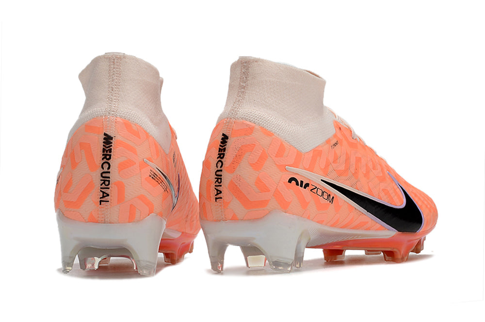 Crampons Mercurial Superfly IX Elite de Le 12 -ème Maillot, vue de face avec semelles et crampons en métal.