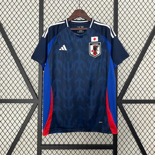Maillot domicile du Japon 2024/2025 de la marque Le 12 -ème Maillot, vue de face avec les détails du design.