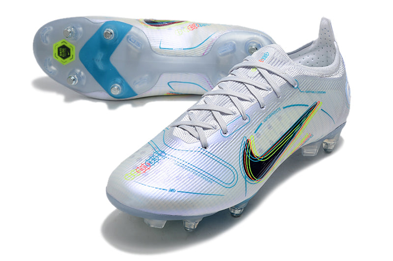 Crampons Mercurial Superfly IX Elite de Le 12 -ème Maillot, vue des pointes et du design en détail.