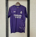 Maillot Real Madrid quatrième Y-3 de Le 12 -ème, maillot de football blanc avec logo et détails en bleu et or.
