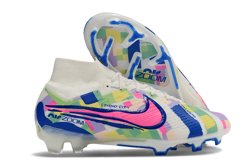 Crampons Mercurial Superfly IX Elite de Le 12 -ème Maillot, vue de face avec pointes en métal pour football.