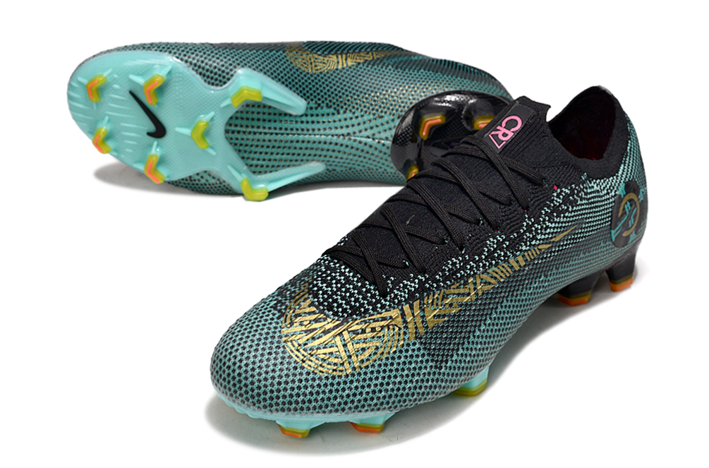 Crampons Mercurial Vapor XII Elite de Le 12 -ème Maillot, vue détaillée des pointes et du design pour football.