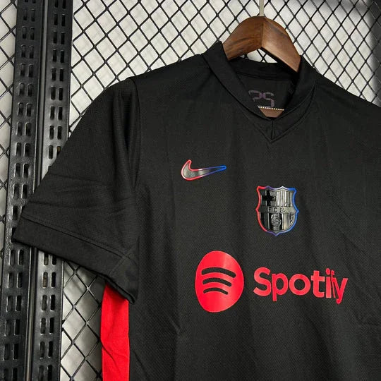 Maillot FC Barcelone 2024/25 Le 12, maillot de football avec logo et design officiel, vue de face sur fond blanc.