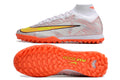 Crampons Mercurial Superfly IX Elite de Le 12 -ème Maillot, vue en gros plan sur la semelle avec pointes en acier.