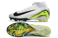 Crampons Mercurial Vapor XV Elite de Le 12 -ème Maillot, vue rapprochée montrant les crampons en acier sur la semelle.