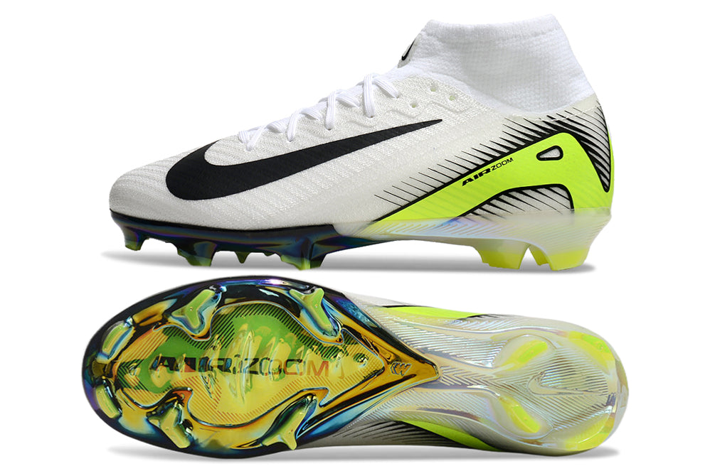 Crampons Mercurial Vapor XV Elite de Le 12 -ème Maillot, vue rapprochée montrant les crampons en acier sur la semelle.