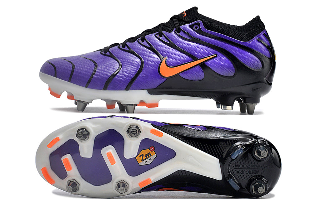 Crampons Mercurial Vapor XV Elite de Le 12 -ème Maillot, vue en gros plan, semelles et piquets métalliques visibles.