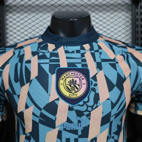 Maillot Manchester City bleu rétro édition spéciale 2024-2025, shirt de football Le 12-ème Maillot, vue de face.