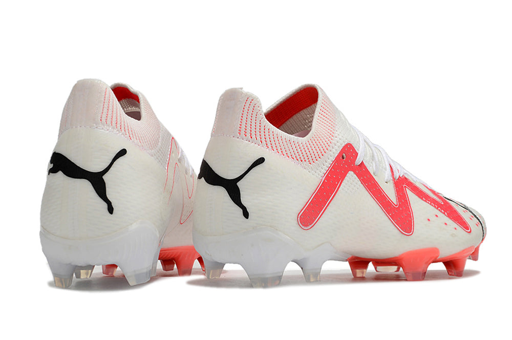 Crampons Future Ultimate FG de Le 12 -ème Maillot, crampons de football avec semelles pour terrains fermes, vue de face.