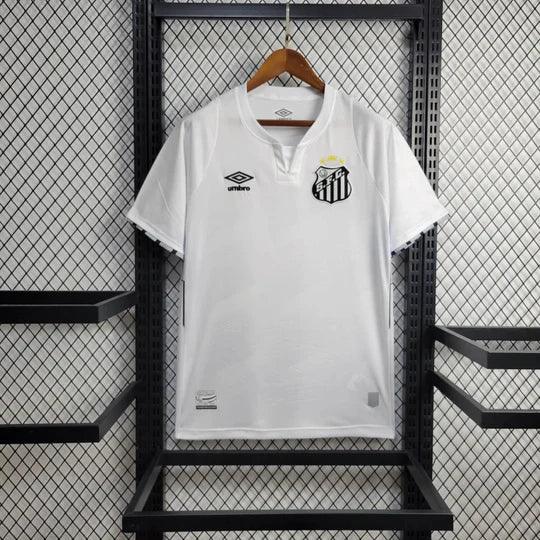 Maillot domicile Santos 2024/2025 Le 12 -ème Maillot, maillot de football rouge et blanc avec logo du club visible.