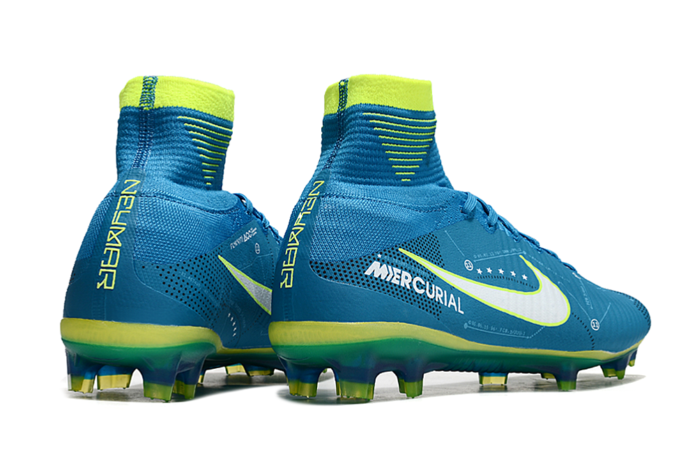 Crampons Mercurial Vapor X de Le 12 -ème Maillot, montrant la semelle avec crampons en métal et design léger.