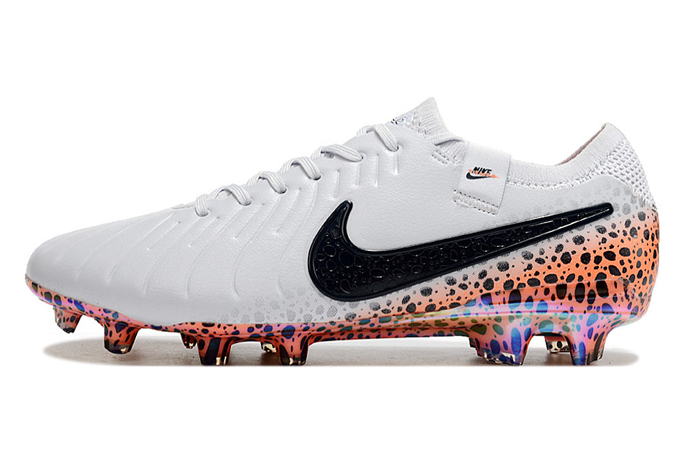Crampons Tiempo Legend X Elite de Le 12 -ème Maillot, conçus pour l'escalade ou la randonnée, avec pointes en acier et ajustement sécurisé.