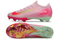 Crampons Mercurial Vapor 16 Elite XXV de Le 12 -ème Maillot, vue en gros plan, montrant les crampons et la tige.
