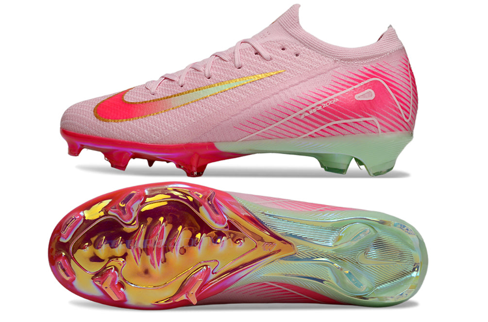 Crampons Mercurial Vapor 16 Elite XXV de Le 12 -ème Maillot, vue en gros plan, montrant les crampons et la tige.