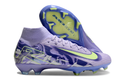 Crampons Mercurial Vapor XV Elite de Le 12 -ème Maillot, vue en gros plan avec semelles en acier et crampons en métal.