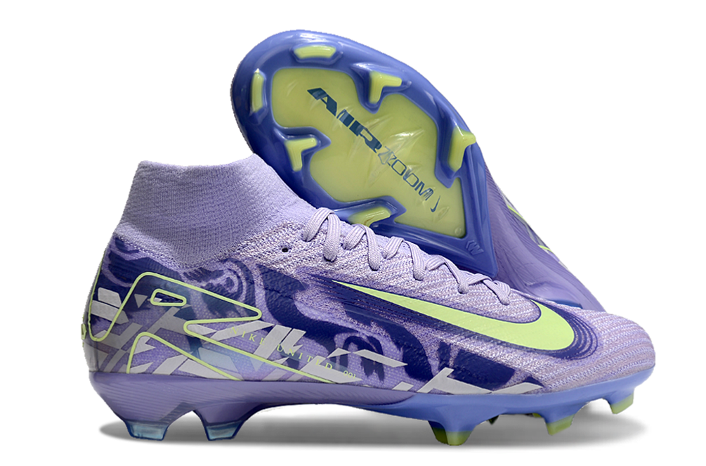 Crampons Mercurial Vapor XV Elite de Le 12 -ème Maillot, vue en gros plan avec semelles en acier et crampons en métal.