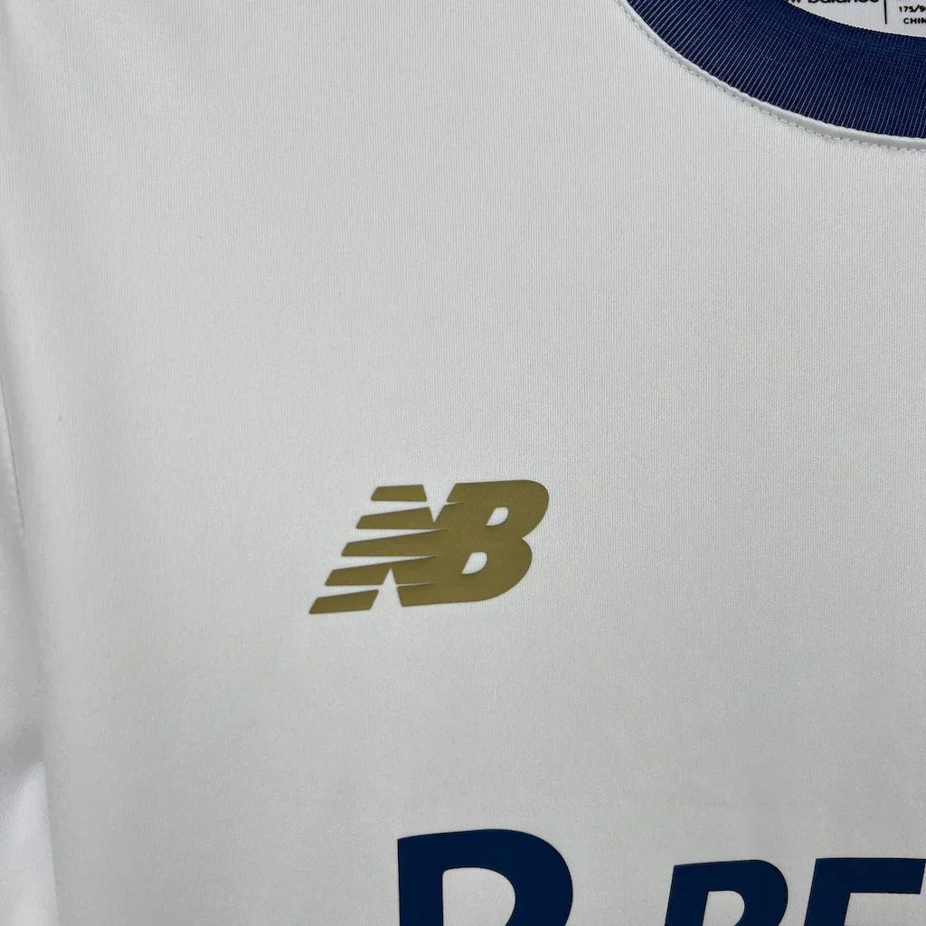 Maillot Porto Away 2025/26 de Le 12 -ème Maillot, devant du maillot de football avec logo de Porto et design bleu et blanc.